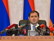 ԾԱՂԿԱՓՈԾՈՒ ՄԵՋ ԹԱԹԱԽՎԱԾ ԳՈԻՆԱՎՈՐ ԲԶԵԶԻՆ ԿՅԱՆՔԸ ՃՈՃՔ Է ԹՎՈՒՄՙ ԱՇԽԱՐՀԸ՝ ԾՐԱՆԱԳՈՒՅՆ ԲՈՒՐԱՍՏԱՆ…
