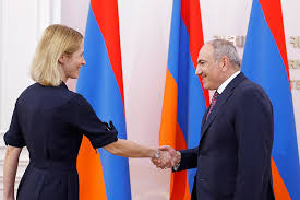 նիկոլ կալաս
